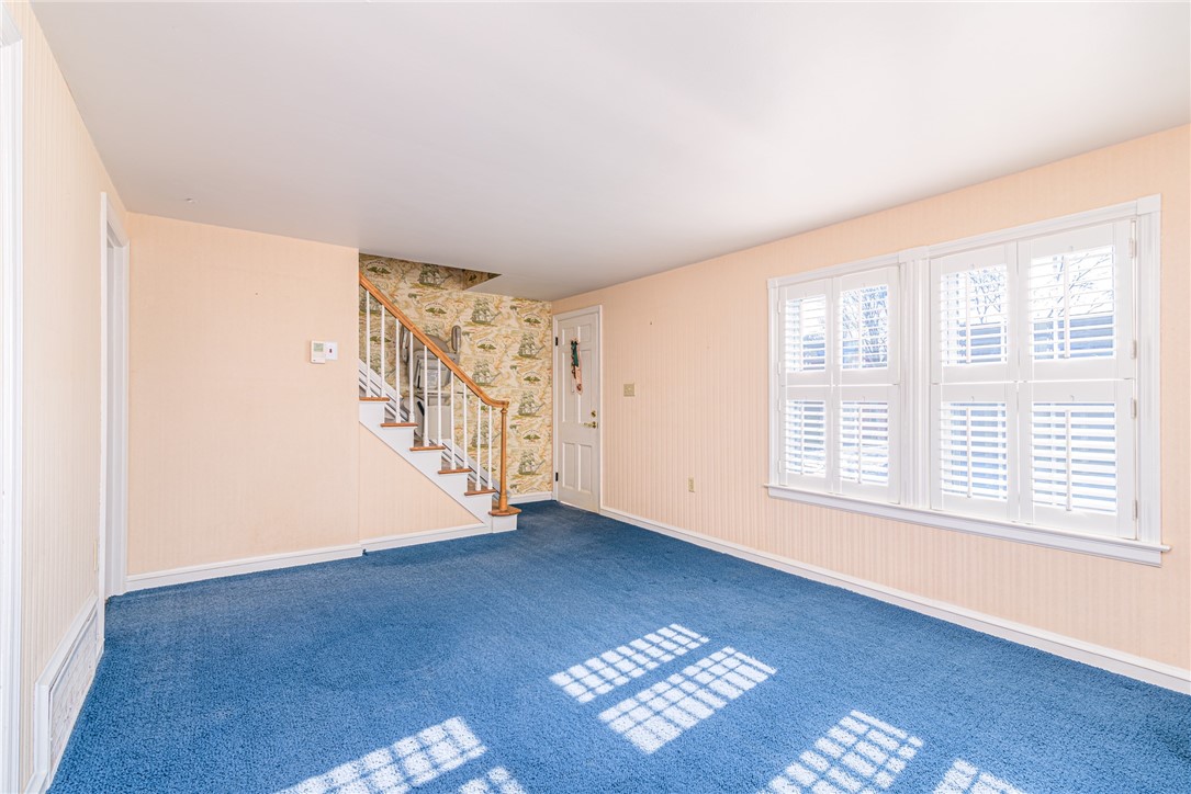 9 Preston Drive North Kingstown, RI 02852 - Photo 18 of 40 Unit 11 Living Room