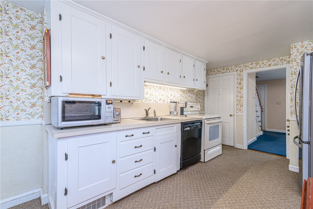 9 Preston Drive North Kingstown, RI 02852 - Photo 23 of 40 Unit 11 Kitchen