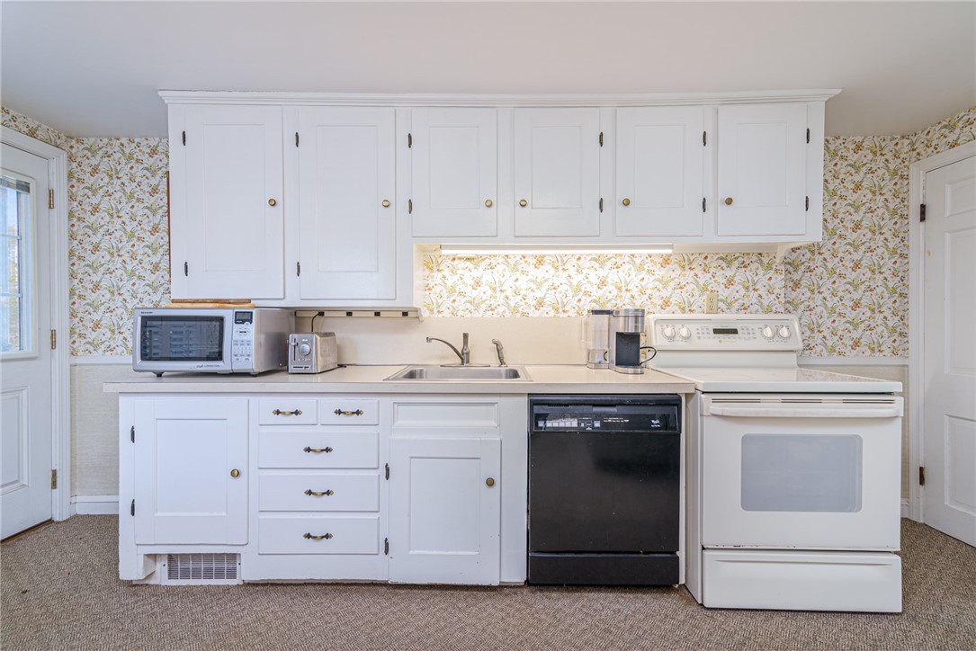 9 Preston Drive North Kingstown, RI 02852 - Photo 24 of 40 Unit 11 Kitchen