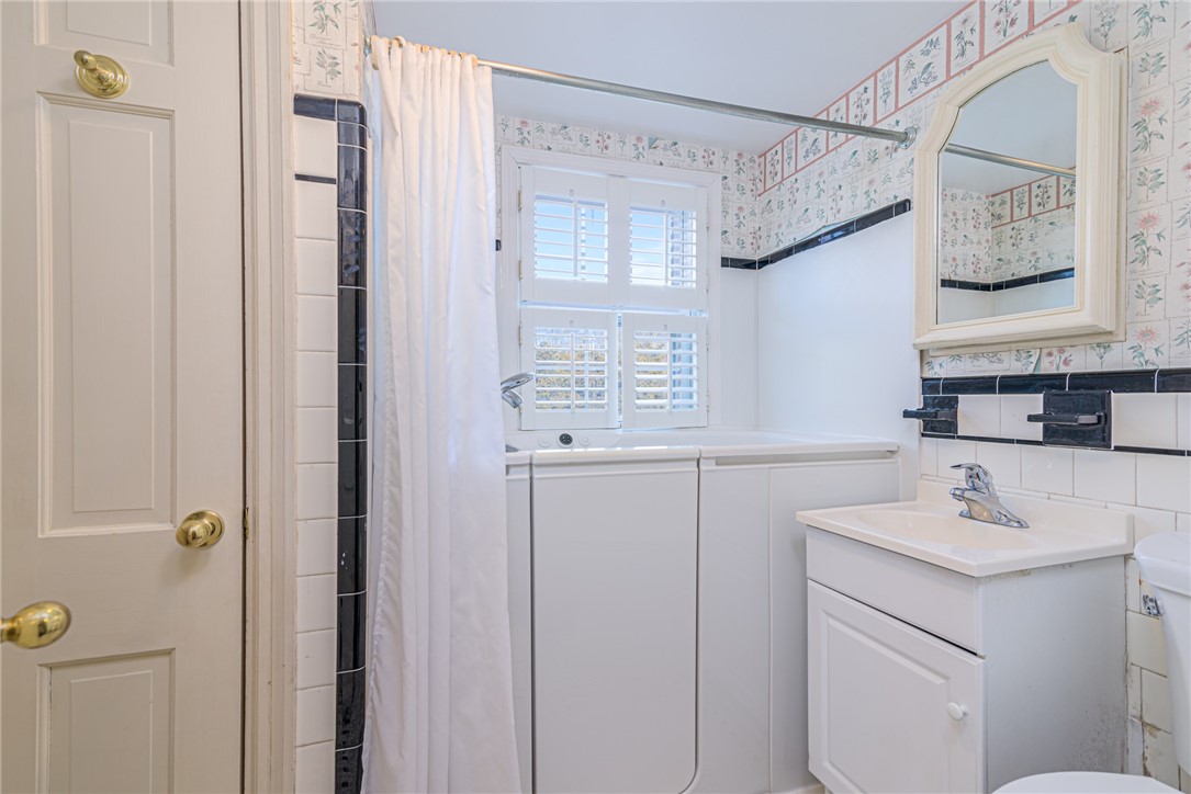 9 Preston Drive North Kingstown, RI 02852 - Photo 29 of 40 Unit 11 Full Bathroom