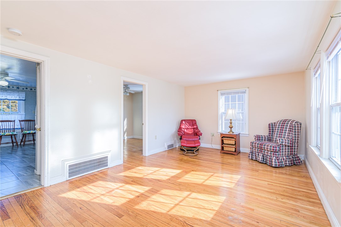 9 Preston Drive North Kingstown, RI 02852 - Photo 4 of 40 Unit 9 Living Room