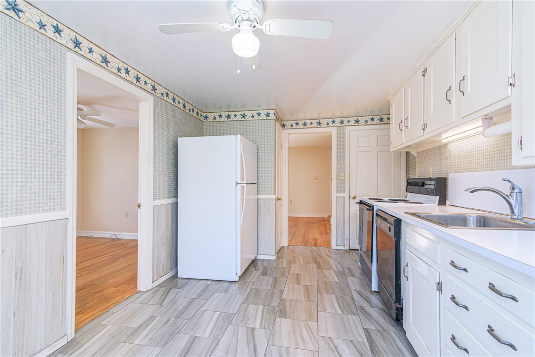 9 Preston Drive North Kingstown, RI 02852 - Photo 9 of 40 Unit 9 Kitchen