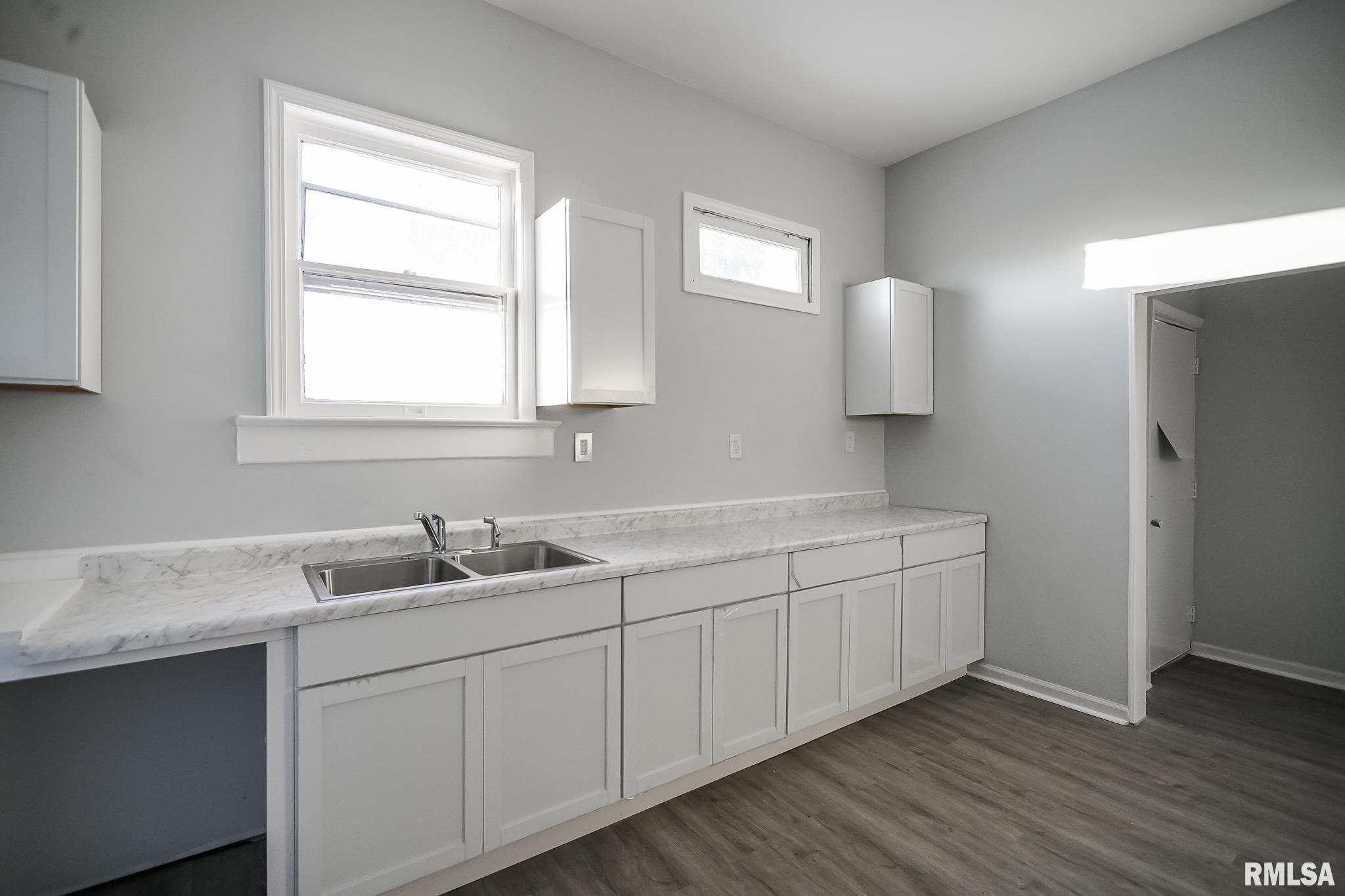 1107 North Sheridan Road Peoria, IL 61606 - Photo 12 of 76 Gallery Image 12