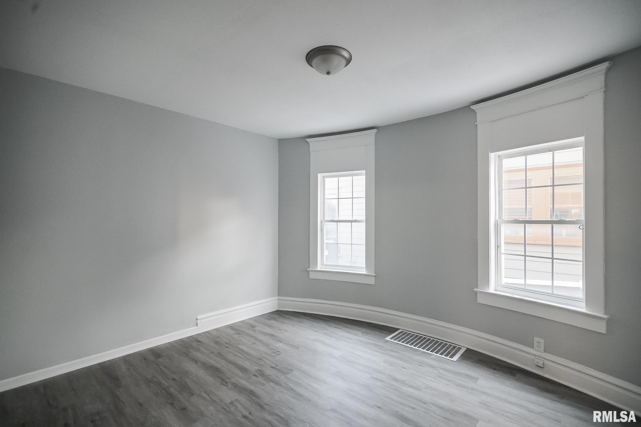 1107 North Sheridan Road Peoria, IL 61606 - Photo 17 of 76 Gallery Image 17