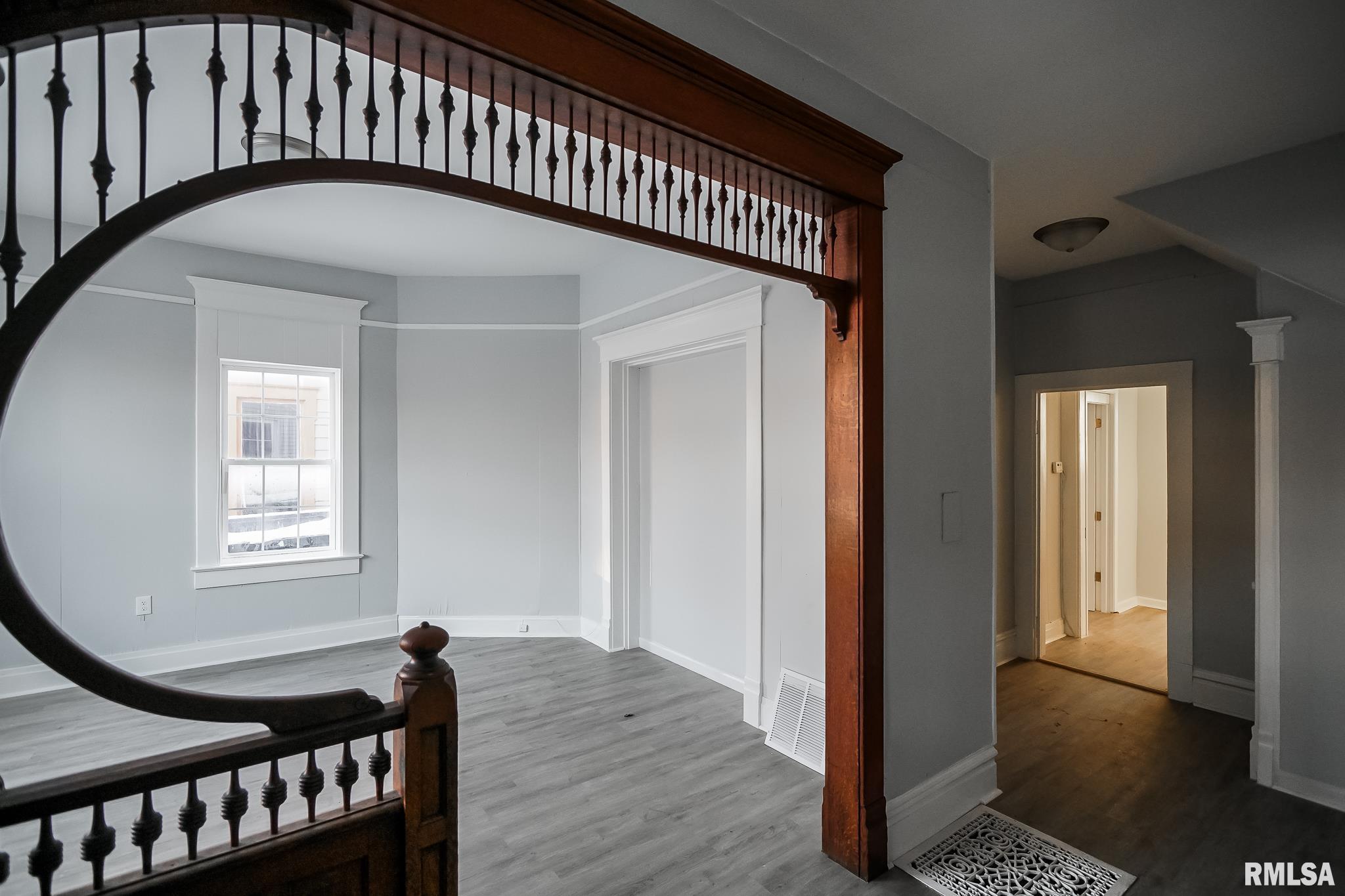 1107 North Sheridan Road Peoria, IL 61606 - Photo 4 of 76 Gallery Image 4