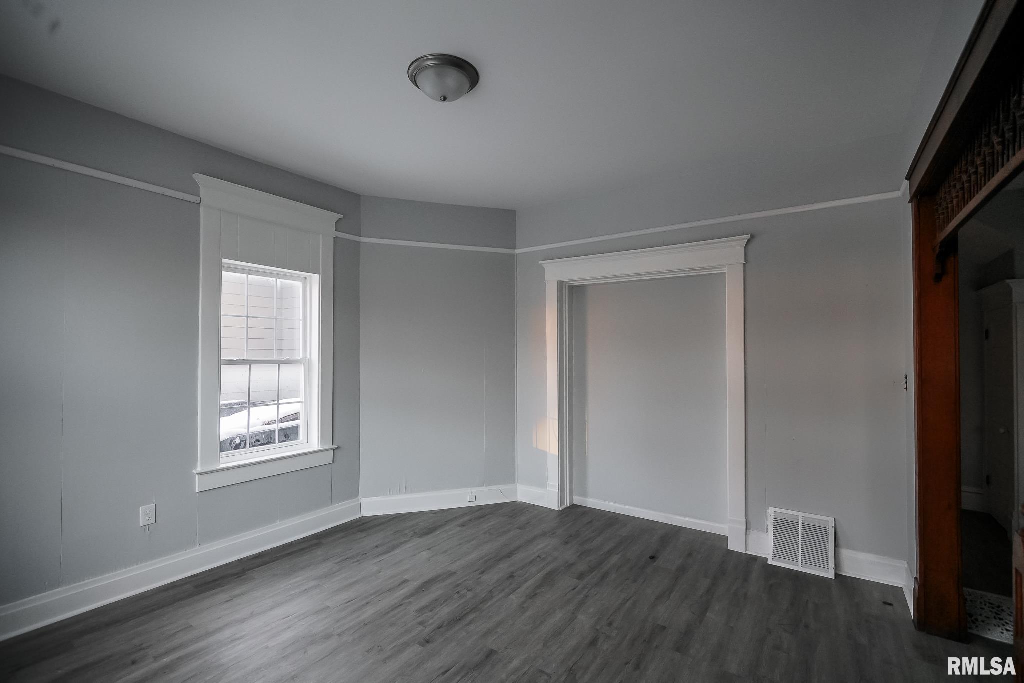 1107 North Sheridan Road Peoria, IL 61606 - Photo 8 of 76 Gallery Image 8