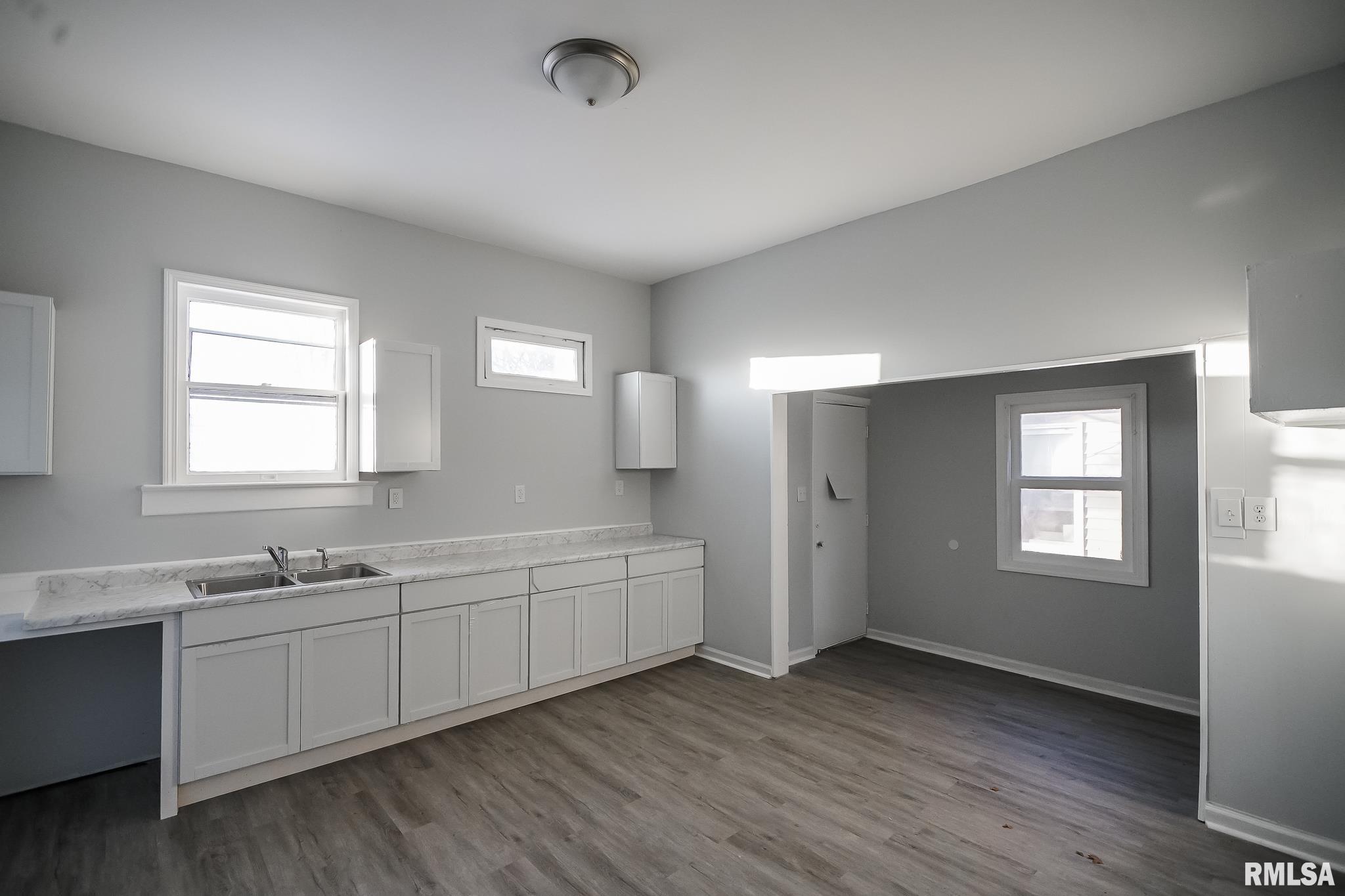 1107 North Sheridan Road Peoria, IL 61606 - Photo 10 of 76 Gallery Image 10