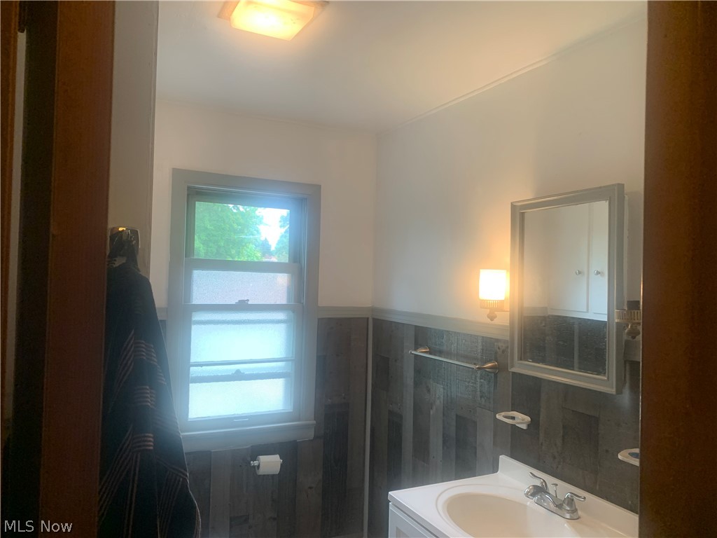 355 Greenvale Road South Euclid, OH 44121 - Photo 6 of 10