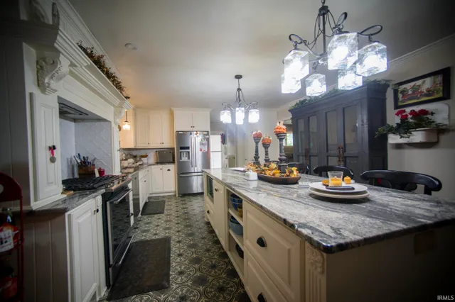 $394,900 | 2704 Rose Drive, Vincennes, IN 47591