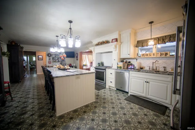 $394,900 | 2704 Rose Drive, Vincennes, IN 47591