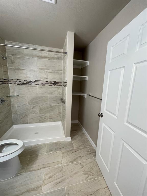 110 Crockett Street, Unit B Valley View, TX 76272 - Photo 7 of 17