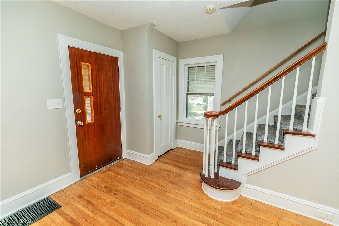 1484 Maplegrove Road South Euclid, OH 44121 - Photo 7 of 35