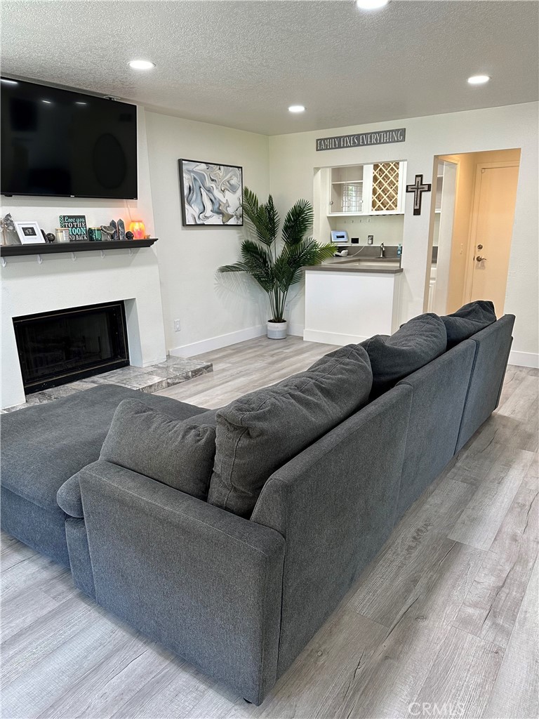 1037 North Montecito Place Orange, CA 92869 - Photo 7 of 17 Livingroom