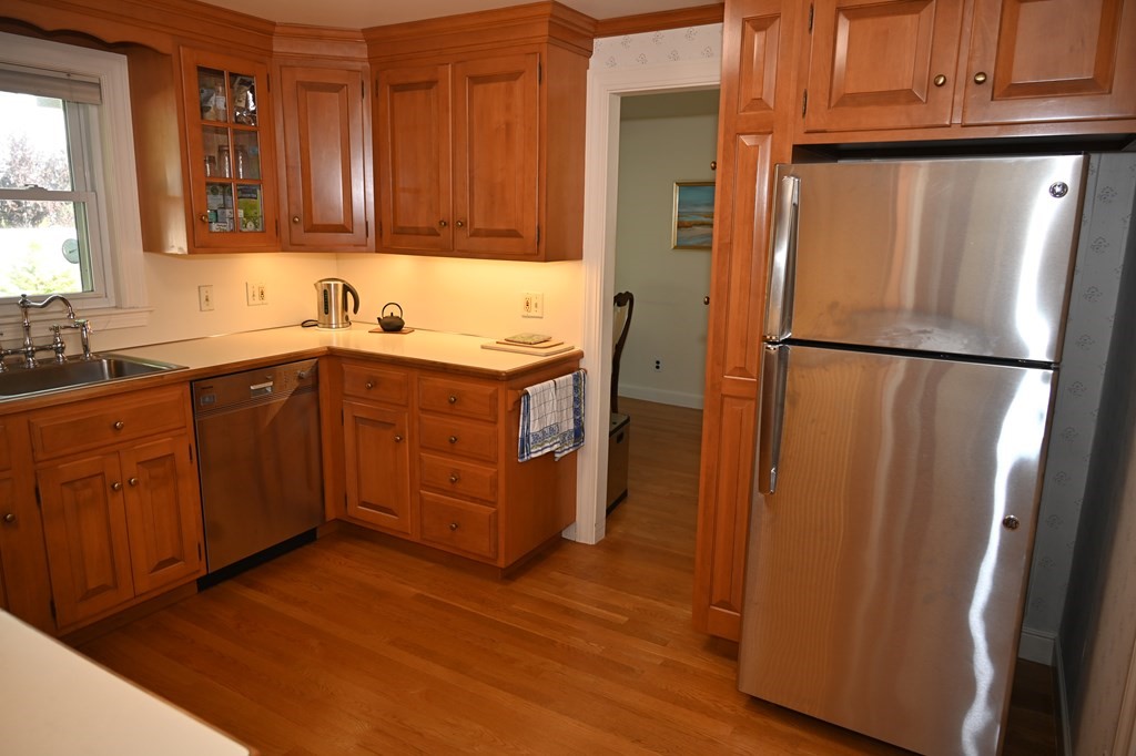 81 Whiting Way Needham, MA 02492 - Photo 12 of 30 Gallery Image 12