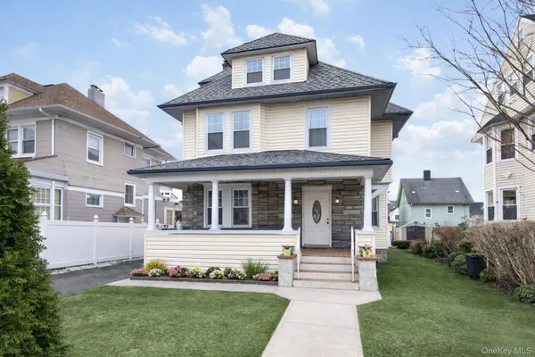 $749,000 | 16 Badeau Place, New Rochelle, NY 10801