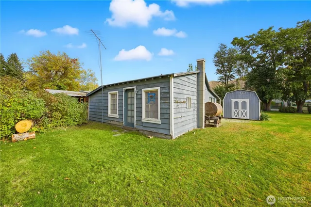 a view of a house with backyard and sitting area