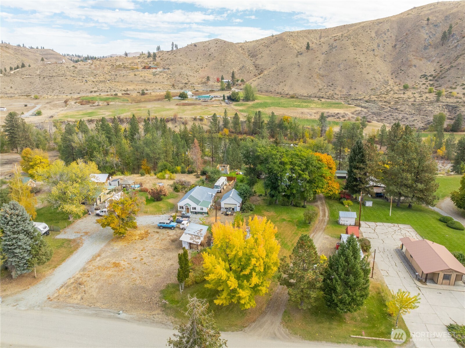 38 A Main Street Methow, WA 98834 - Photo 26 of 34 view of lake with mountain