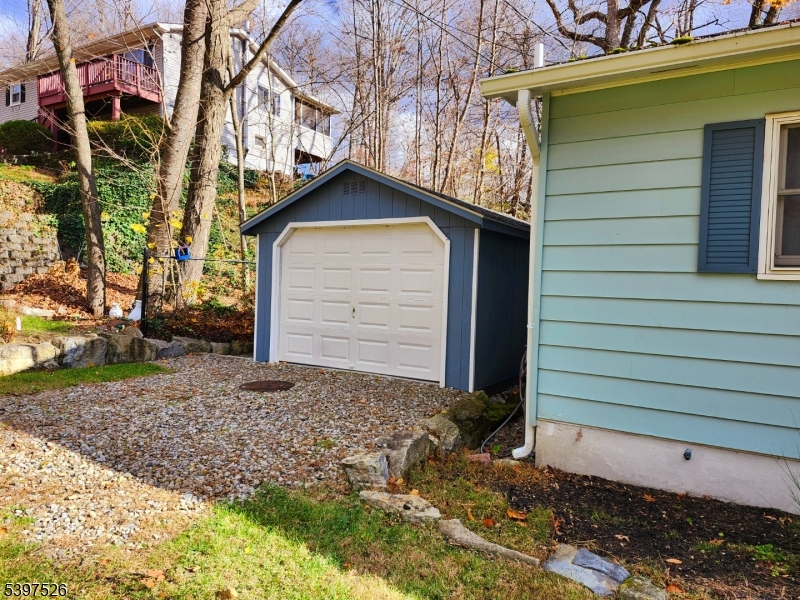 12 Old Coach Road Vernon, NJ 07462 - Photo 19 of 19 a front view of a house with a yard