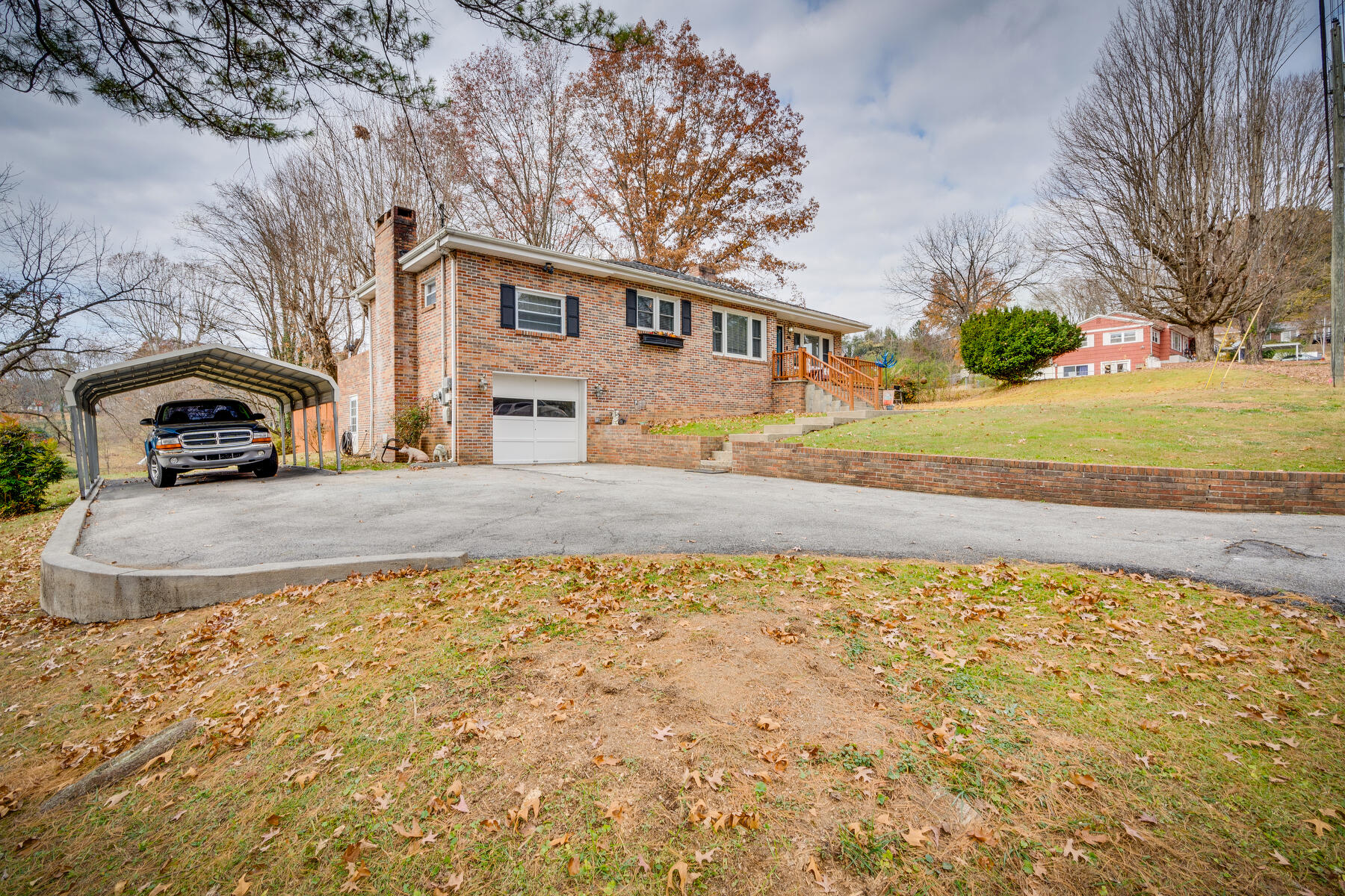 120 Ridge Road Bristol, TN 37620 - Photo 3 of 25 002