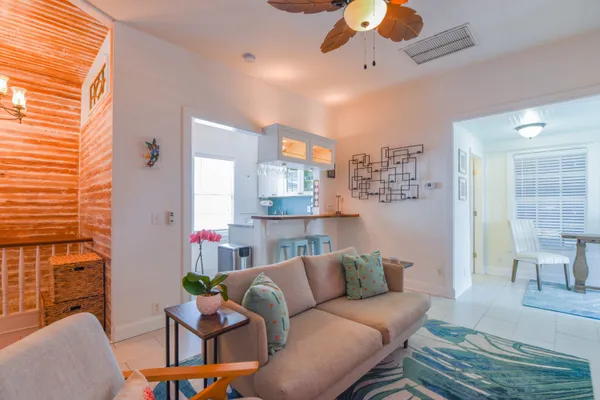 $2,900 | 828 White Street, Unit 2, Key West, FL 33040