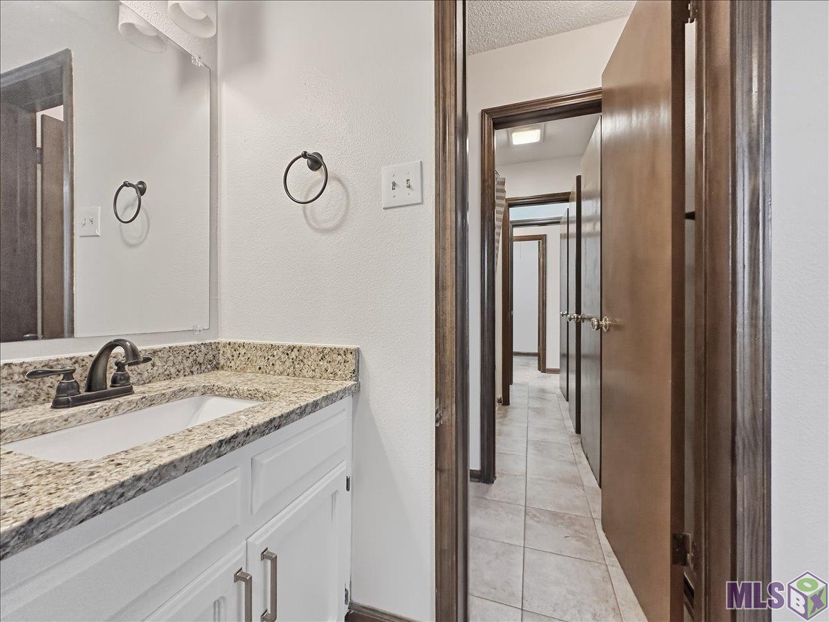 951 Ridgepoint Court, Unit 3A Baton Rouge, LA 70810 - Photo 2 of 2