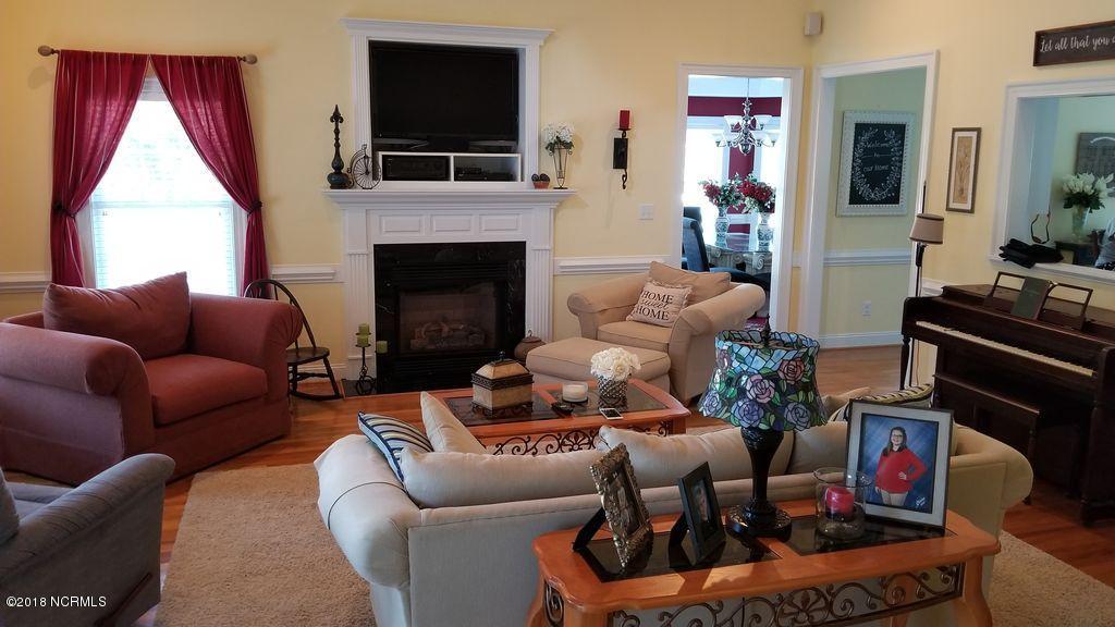 4561 Edgewater Road Elm City, NC 27822 - Photo 13 of 24 Living Room