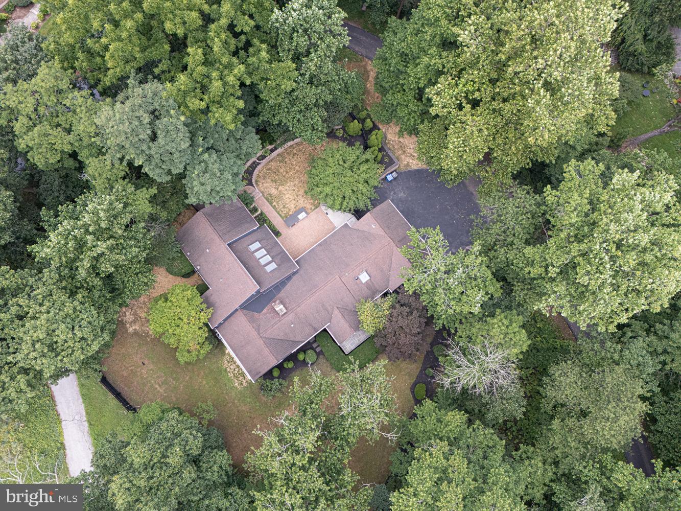 117 West Possum Hollow Road Wallingford, PA 19086 - Photo 2 of 38 Luxury & privacy in WSSD