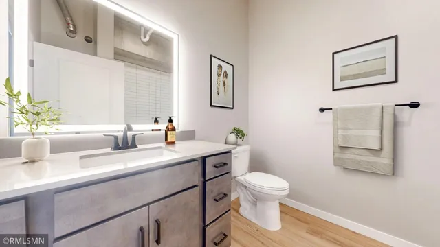 $1,720 | 3701 American Boulevard East, Unit 504, Bloomington, MN 55425