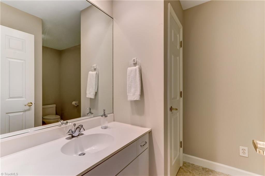 4201 Rockingham Road South Greensboro, NC 27407 - Photo 19 of 30 Full Bath