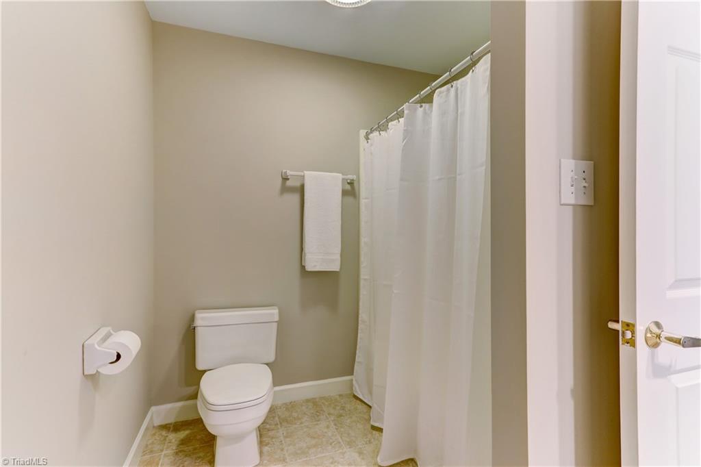 4201 Rockingham Road South Greensboro, NC 27407 - Photo 20 of 30 Full Bath