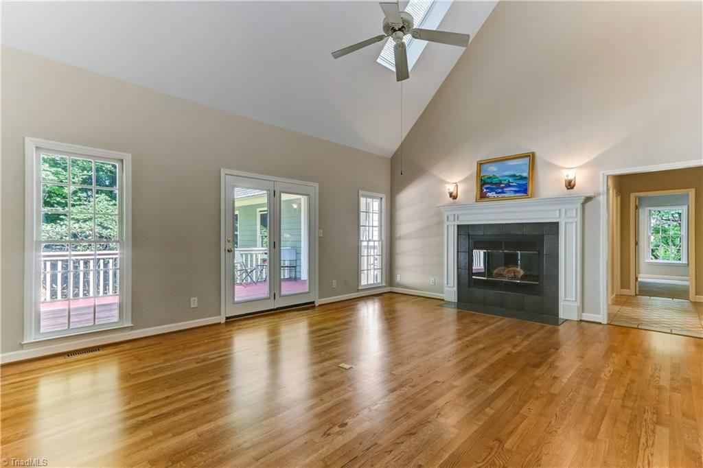 4201 Rockingham Road South Greensboro, NC 27407 - Photo 3 of 30 Living Room