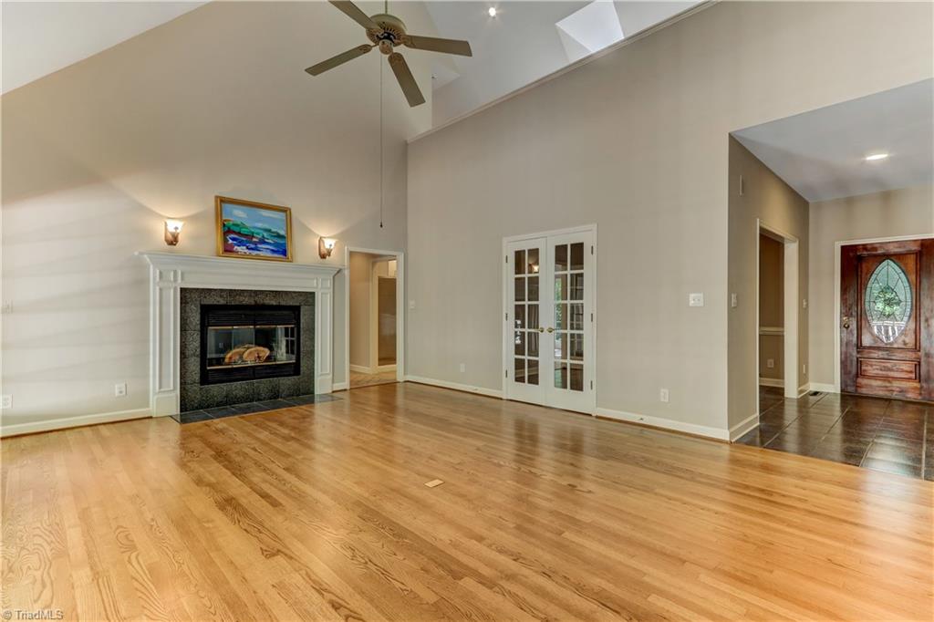 4201 Rockingham Road South Greensboro, NC 27407 - Photo 4 of 30 Living Room