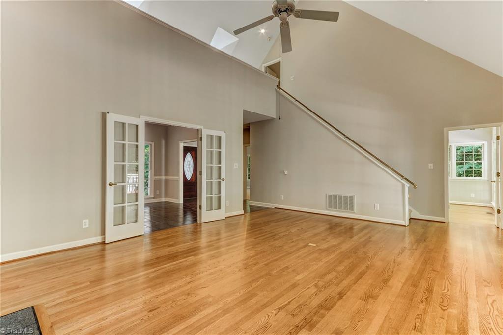 4201 Rockingham Road South Greensboro, NC 27407 - Photo 5 of 30 Living Room