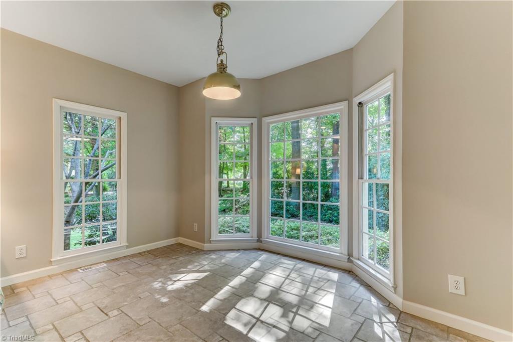 4201 Rockingham Road South Greensboro, NC 27407 - Photo 10 of 30 Breakfast Area