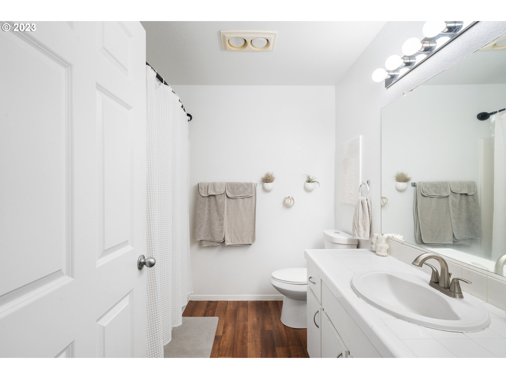 5225 Jean Road, Unit 309 Lake Oswego, OR 97035 - Photo 16 of 26 a bathroom with a sink toilet a mirror and vanity