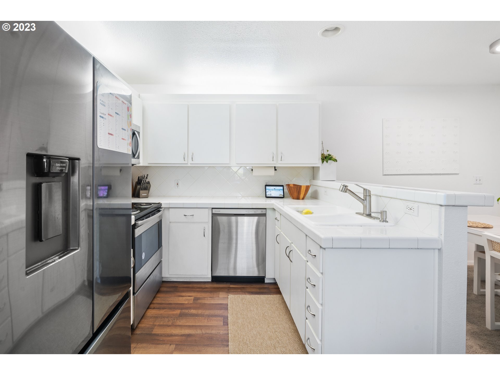 5225 Jean Road, Unit 309 Lake Oswego, OR 97035 - Photo 8 of 26 a kitchen with a sink a refrigerator and cabinets