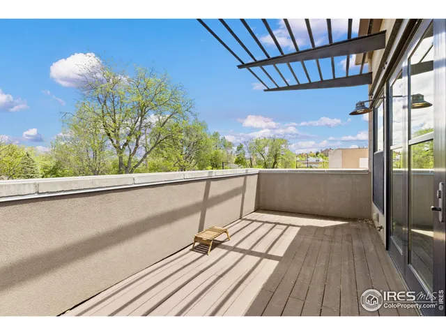 a view of walk in closet