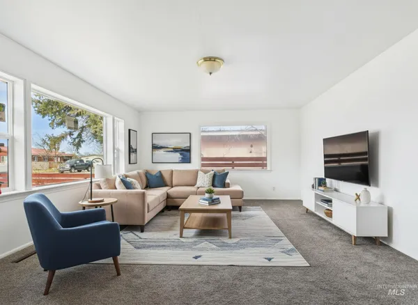 $325,000 | 810 South D Street, Rupert, ID 83350