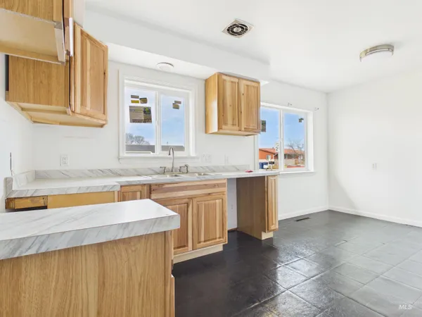 $325,000 | 810 South D Street, Rupert, ID 83350