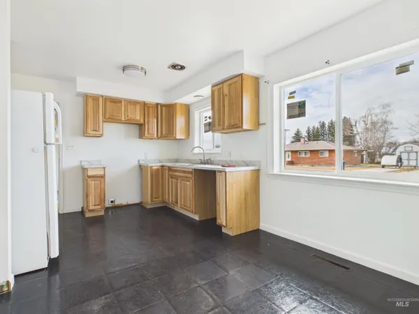 $325,000 | 810 South D Street, Rupert, ID 83350