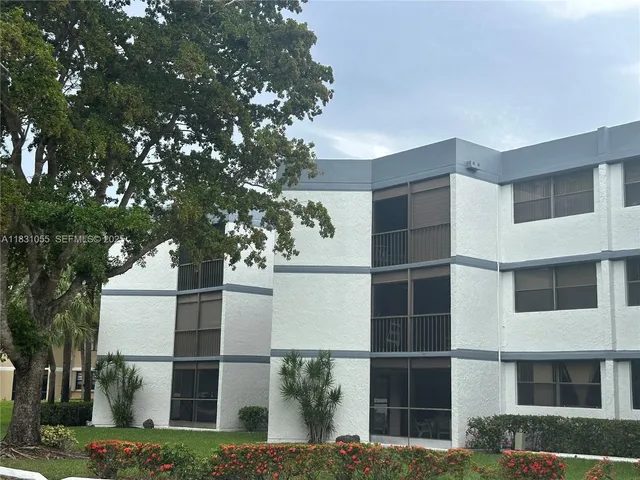 $2,700 | 16251 Golf Club Road, Unit 204, Weston, FL 33326