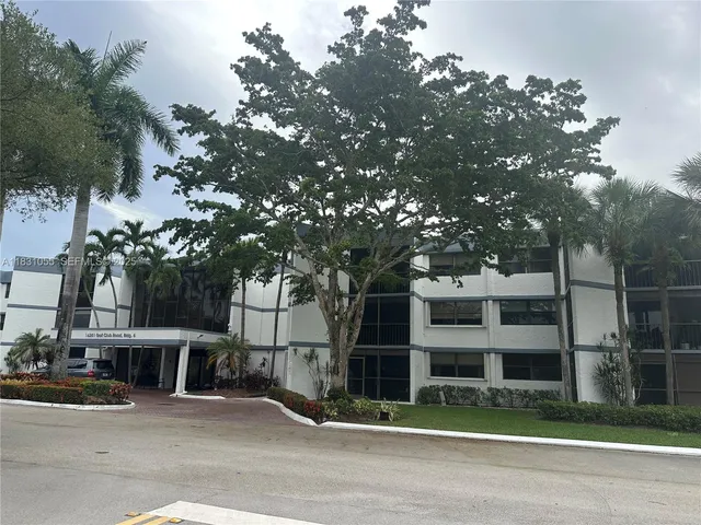 $2,700 | 16251 Golf Club Road, Unit 204, Weston, FL 33326