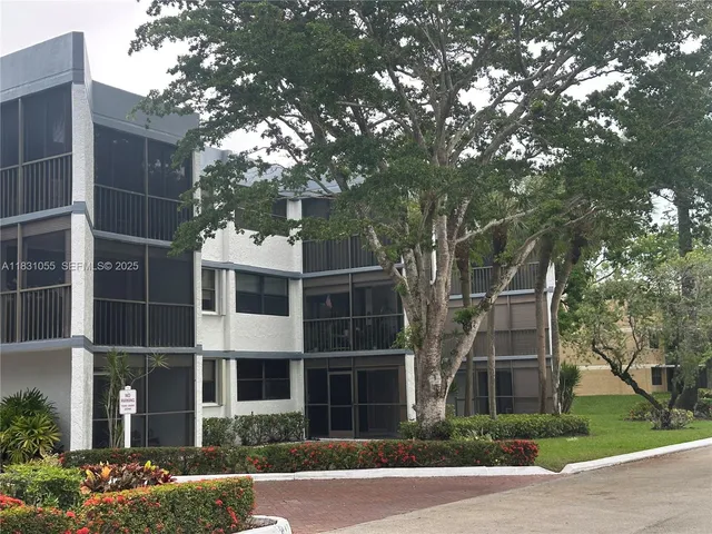 $2,700 | 16251 Golf Club Road, Unit 204, Weston, FL 33326