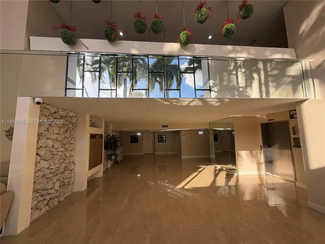 $2,700 | 16251 Golf Club Road, Unit 204, Weston, FL 33326