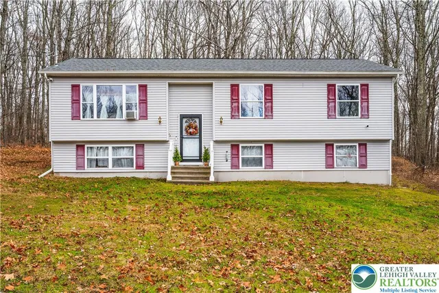 $315,000 | 275 Estate Drive, East Stroudsburg, PA 18302