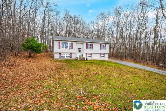 $315,000 | 275 Estate Drive, East Stroudsburg, PA 18302