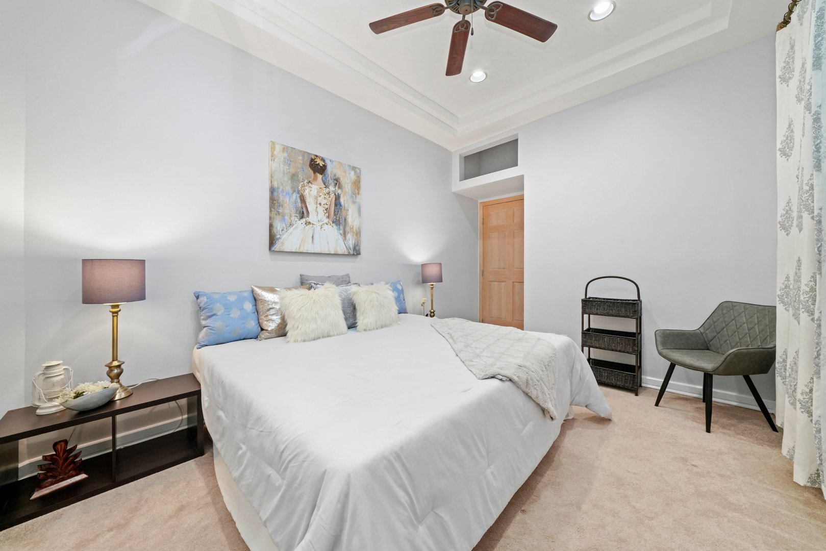1407 North Mohawk Street, Unit 3 Chicago, IL 60610 - Photo 13 of 19 a bedroom with a bed and a lamp on table