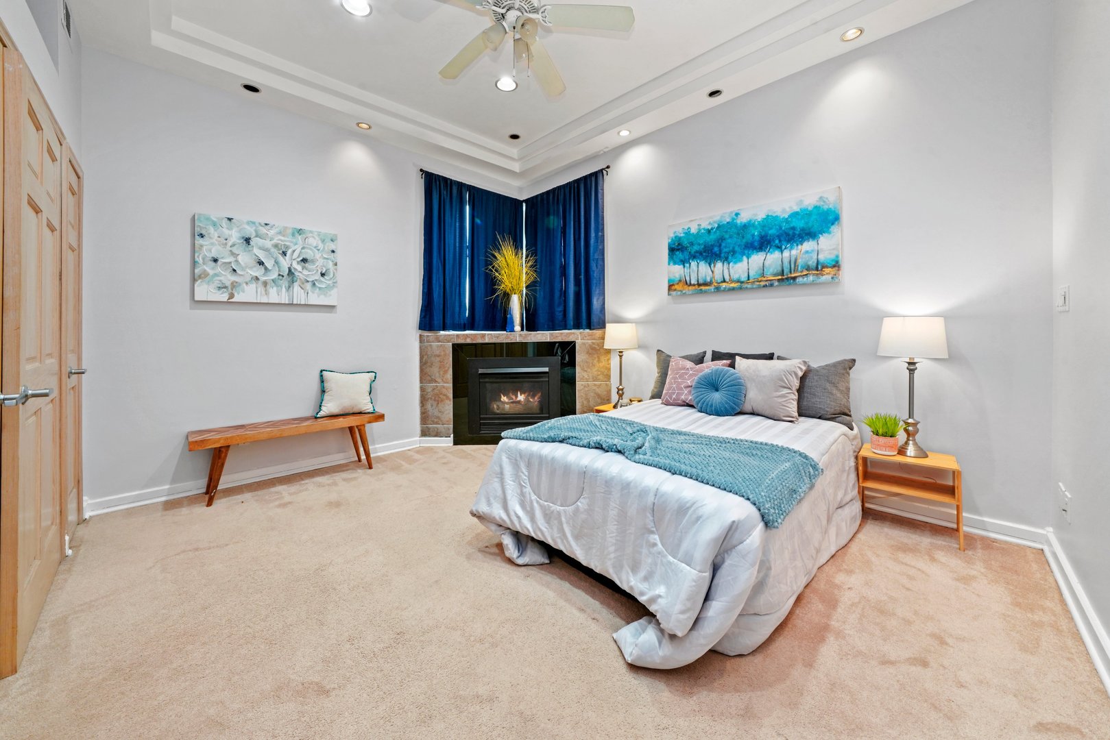 1407 North Mohawk Street, Unit 3 Chicago, IL 60610 - Photo 8 of 19 a spacious bedroom with a bed and a chandelier