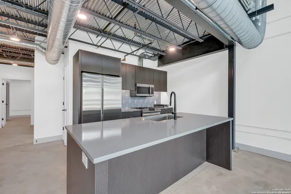 $3,790 | 215 Coca-Cola Place, Unit 202, San Antonio, TX 78220