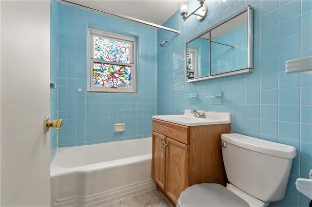 a bathroom with a toilet and a bathtub
